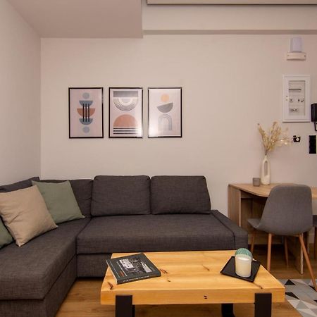 Studio 48, Cozy Apartment In Kalamata City Center Exterior photo